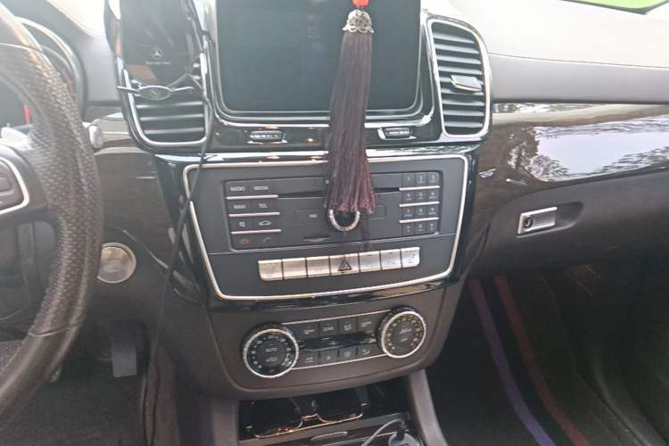 Used Mercedes-Benz GLS 2018 Refreshed GLS 400 4MATIC Dynamic Edition Audio And AC Panel