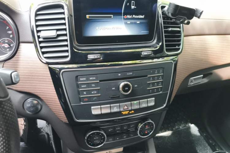 Used Mercedes-Benz GLS 2018 Refreshed GLS 400 4MATIC Dynamic Edition Audio And AC Panel