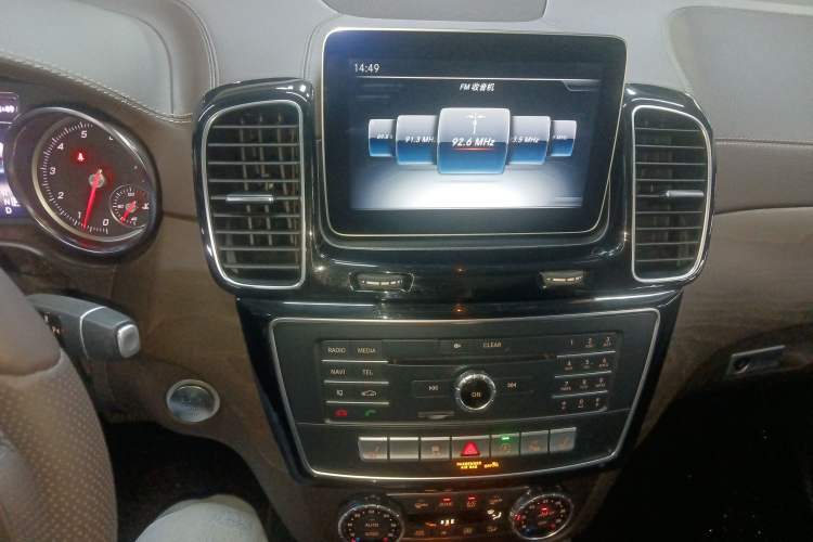 Used Mercedes-Benz GLS 2018 Refreshed GLS 400 4MATIC Dynamic Edition Audio And AC Panel