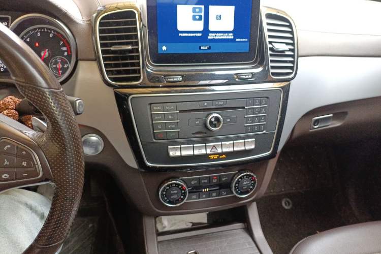 Used Mercedes-Benz GLS 2018 Facelift GLS 320 4MATIC Audio And AC Panel