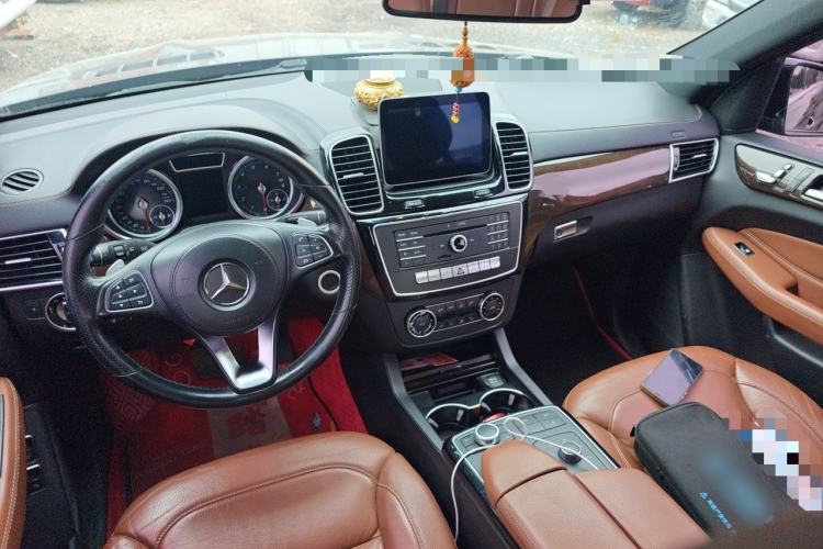 Used Mercedes-Benz GLS  Center Console