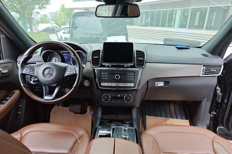 Used Mercedes-Benz GLS 2018 GLS 400 4MATIC Luxury Model Center Console