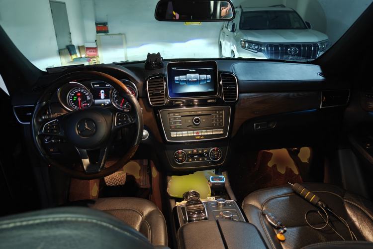 Used Mercedes-Benz GLS 2018 GLS 400 4MATIC Luxury Model Center Console