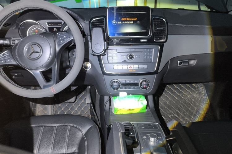 Used Mercedes-Benz GLS 2018 Facelift GLS 320 4MATIC Center Console