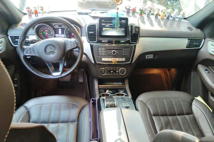 Used Mercedes-Benz GLS 2018 GLS 320 4MATIC Center Console
