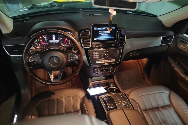 Used Mercedes-Benz GLS 2018 Facelift GLS 320 4MATIC Center Console