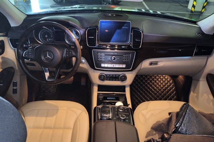Used Mercedes-Benz GLS 2018 Refreshed GLS 400 4MATIC Dynamic Edition Center Console