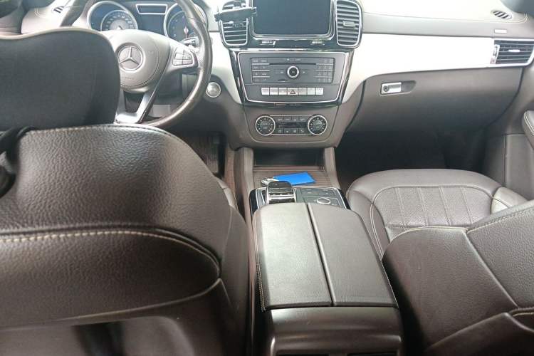 Used Mercedes-Benz GLS 2018 GLS 320 4MATIC Center Console