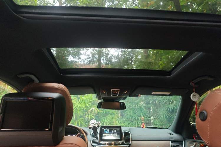 Used Mercedes-Benz GLS 2018 GLS 400 4MATIC Luxury Model Center Console