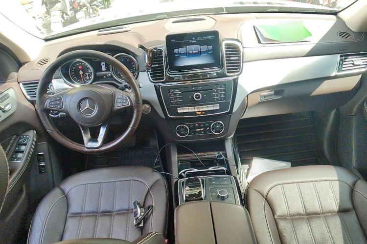 Used Mercedes-Benz GLS 2018 Facelift GLS 320 4MATIC Center Console