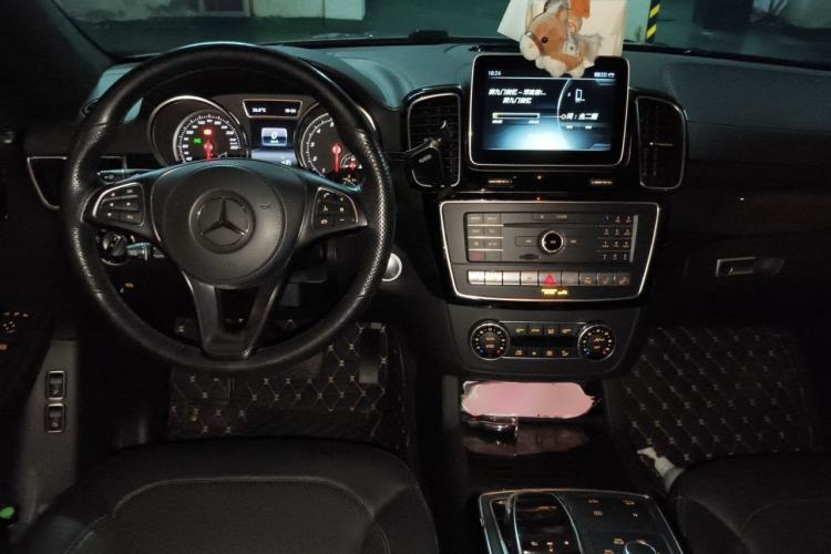 Used Mercedes-Benz GLS  Center Console