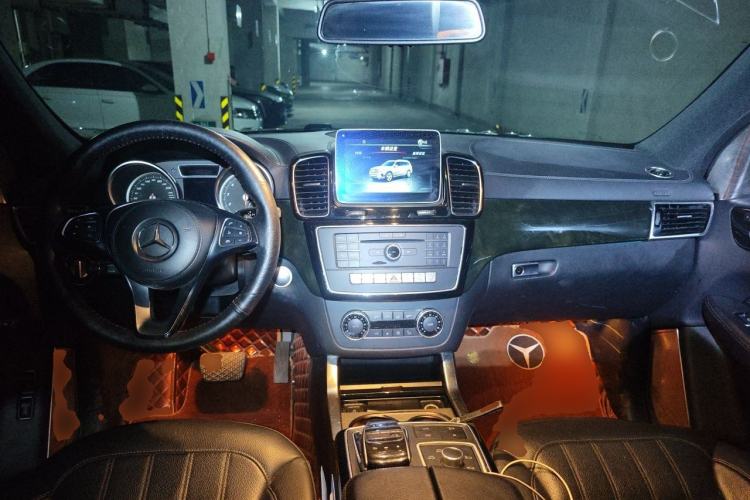 Used Mercedes-Benz GLS  Center Console