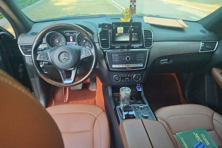 Used Mercedes-Benz GLS 2018 GLS 400 4MATIC Luxury Model Center Console