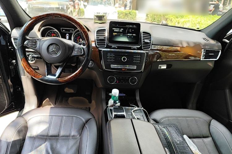 Used Mercedes-Benz GLS  Center Console