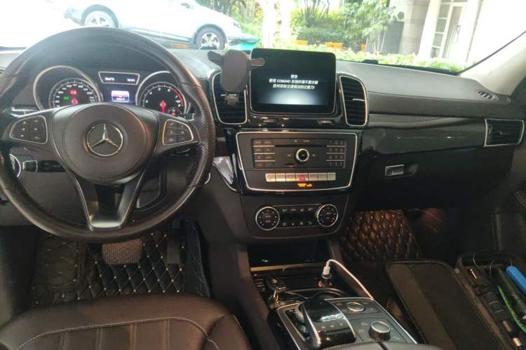 Used Mercedes-Benz GLS 2018 Refreshed GLS 400 4MATIC Dynamic Edition Center Console