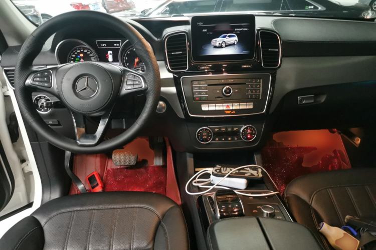 Used Mercedes-Benz GLS 2018 Facelift GLS 320 4MATIC Center Console