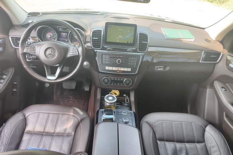 Used Mercedes-Benz GLS 2018 Refreshed GLS 400 4MATIC Dynamic Edition Center Console