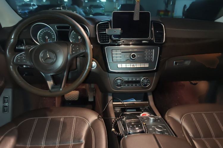Used Mercedes-Benz GLS 2018 Refreshed GLS 400 4MATIC Dynamic Edition Center Console