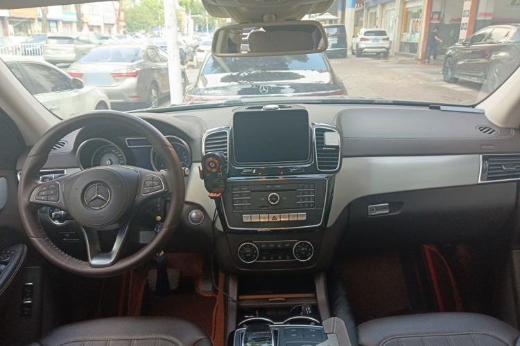 Used Mercedes-Benz GLS 2018 Facelift GLS 320 4MATIC Center Console