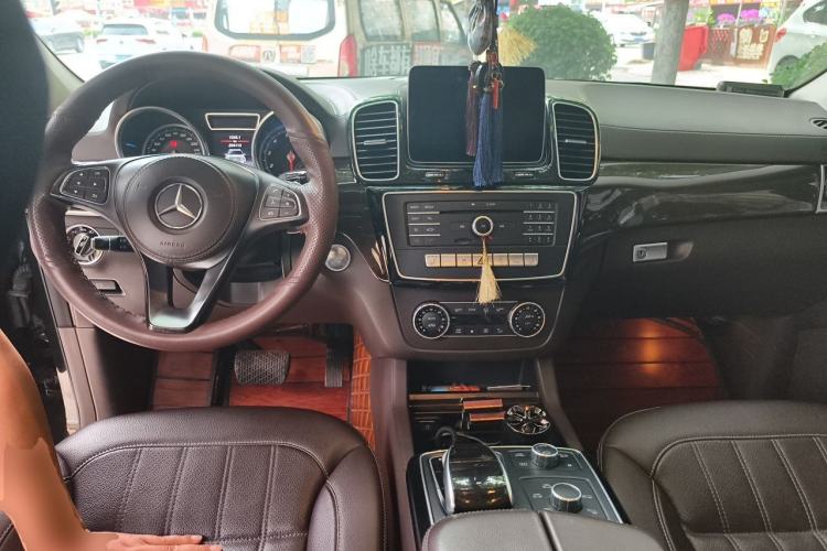 Used Mercedes-Benz GLS 2018 GLS 400 4MATIC Dynamic Model Center Console