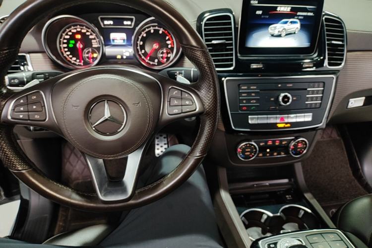 Used Mercedes-Benz GLS 2018 Facelift GLS 320 4MATIC Center Console