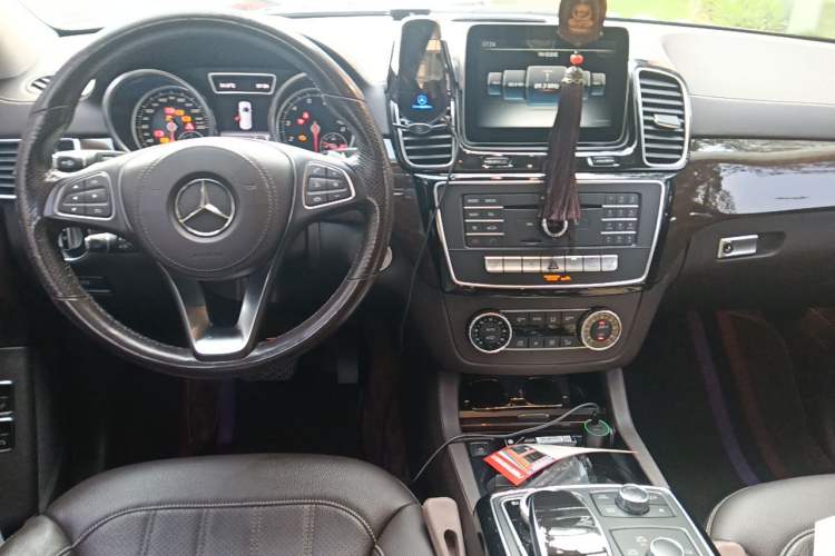 Used Mercedes-Benz GLS 2018 Refreshed GLS 400 4MATIC Dynamic Edition Center Console