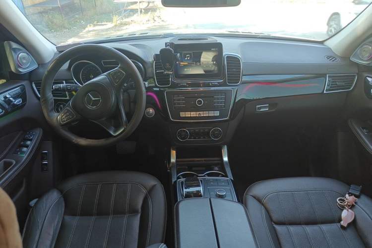 Used Mercedes-Benz GLS 2018 GLS 320 4MATIC Center Console