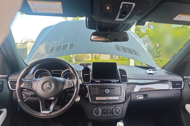 Used Mercedes-Benz GLS  Center Console