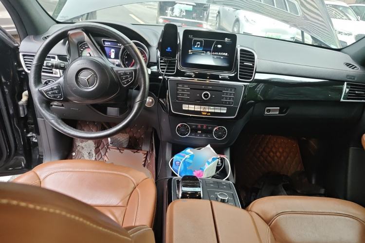 Used Mercedes-Benz GLS  Center Console