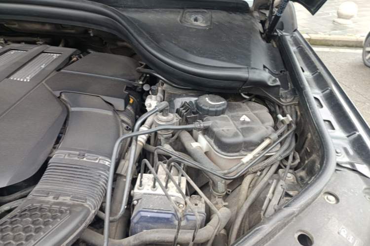 Used Mercedes-Benz GLS  Engine Bay Left