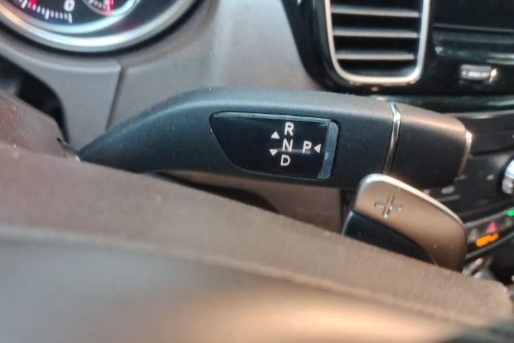 Used Mercedes-Benz GLS 2018 GLS 400 4MATIC Dynamic Model Gear Lever