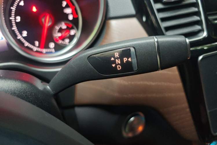 Used Mercedes-Benz GLS 2018 GLS 400 4MATIC Luxury Model Gear Lever