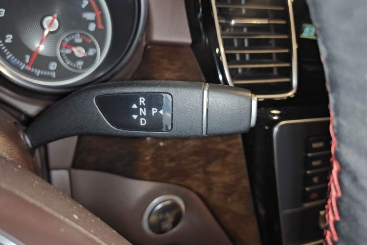 Used Mercedes-Benz GLS 2018 Refreshed GLS 400 4MATIC Dynamic Edition Gear Lever