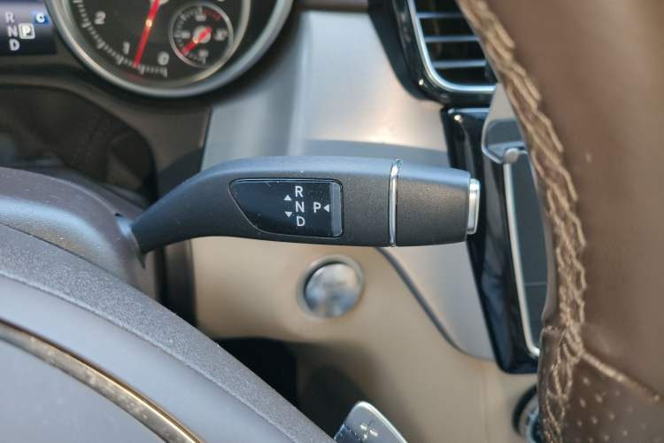 Used Mercedes-Benz GLS 2018 GLS 320 4MATIC Gear Lever