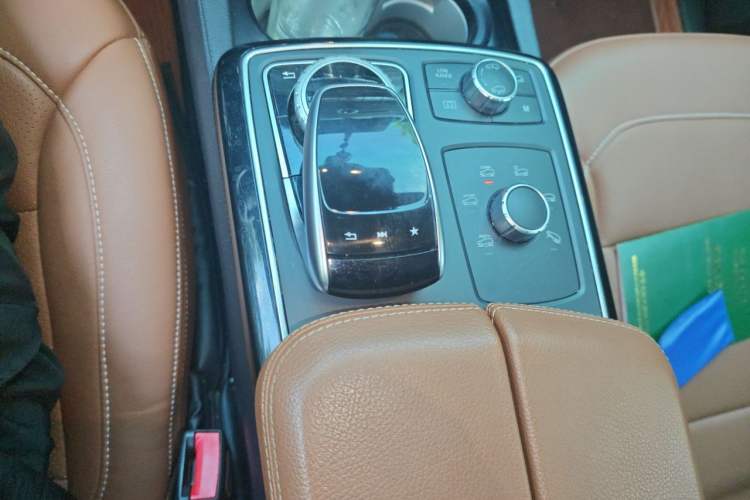 Used Mercedes-Benz GLS 2018 GLS 400 4MATIC Luxury Model Gear Lever