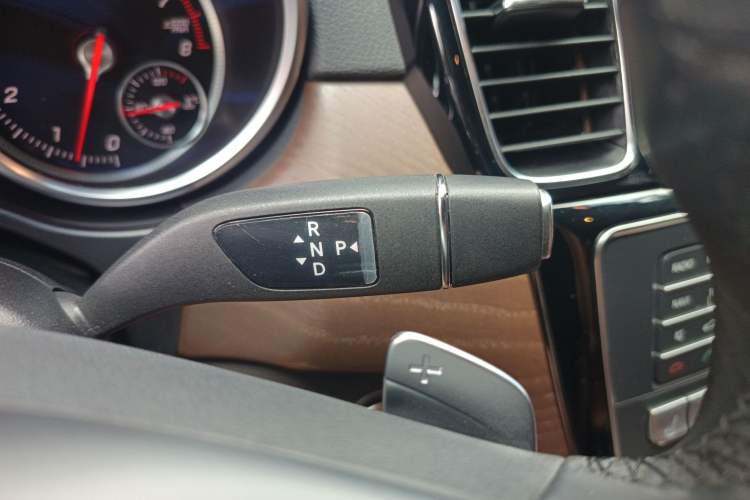 Used Mercedes-Benz GLS 2018 GLS 400 4MATIC Luxury Model Gear Lever
