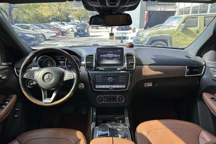 Used Mercedes-Benz GLS 2018 Facelifted GLS 500 4MATIC Interior 1
