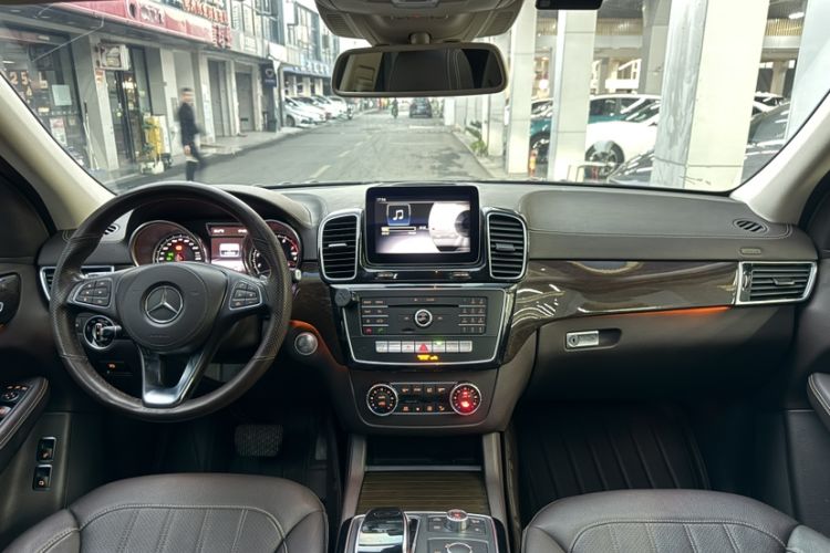 Used Mercedes-Benz GLS 2018 Refreshed GLS 400 4MATIC Dynamic Edition Interior 1