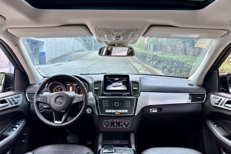 Used Mercedes-Benz GLS 2018 GLS 320 4MATIC Interior 1
