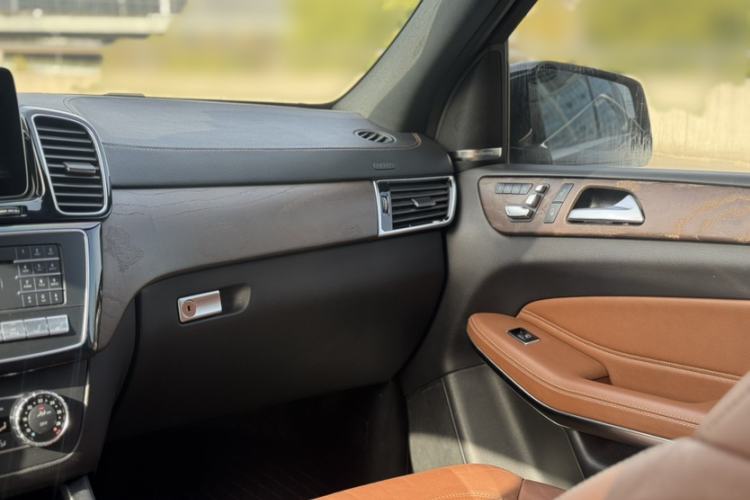 Used Mercedes-Benz GLS 2018 Facelifted GLS 500 4MATIC Interior 10
