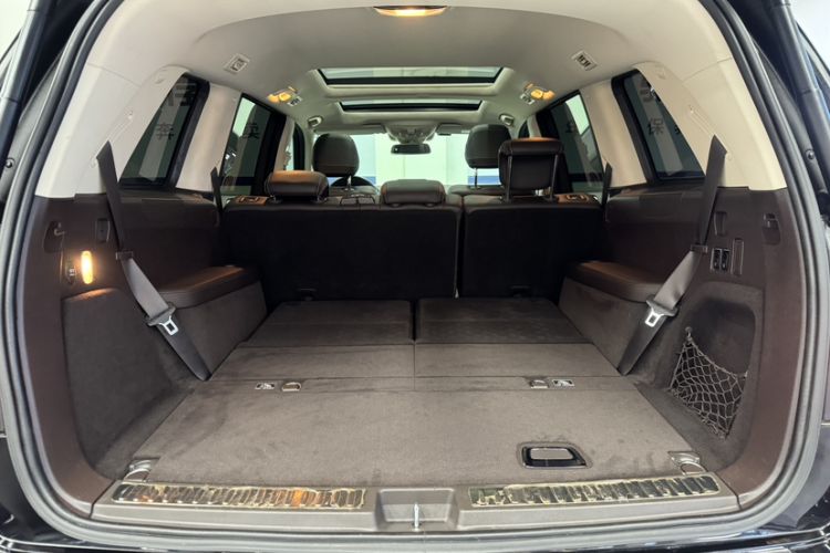 Used Mercedes-Benz GLS 2018 Refreshed GLS 400 4MATIC Dynamic Edition Interior 10