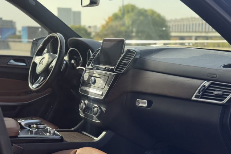 Used Mercedes-Benz GLS 2018 Facelifted GLS 500 4MATIC Interior 11