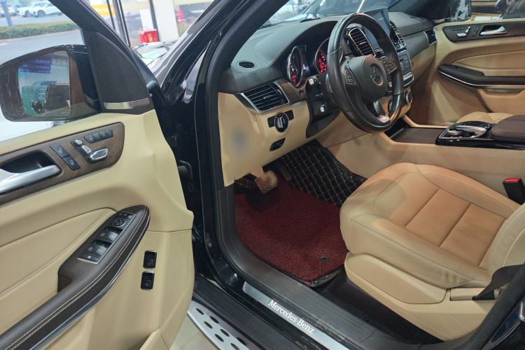 Used Mercedes-Benz GLS 2018 GLS 500 4MATIC Interior 2
