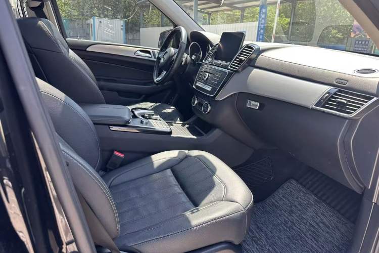 Used Mercedes-Benz GLS 2018 Facelift GLS 320 4MATIC Interior 2