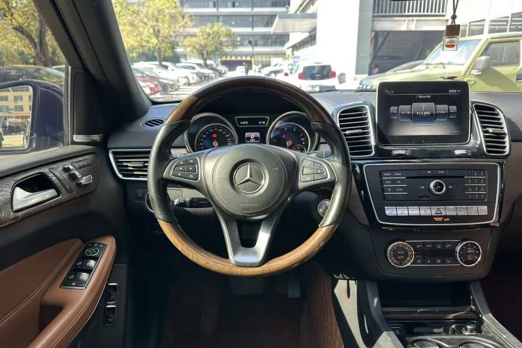 Used Mercedes-Benz GLS 2018 Facelifted GLS 500 4MATIC Interior 2