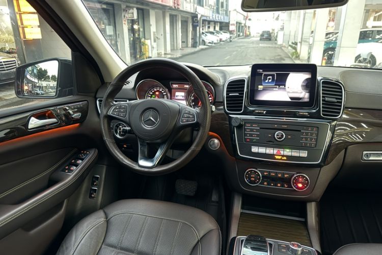Used Mercedes-Benz GLS 2018 Refreshed GLS 400 4MATIC Dynamic Edition Interior 2