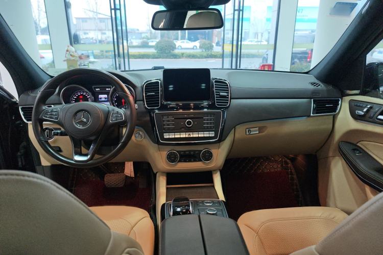 Used Mercedes-Benz GLS 2018 GLS 500 4MATIC Interior 3