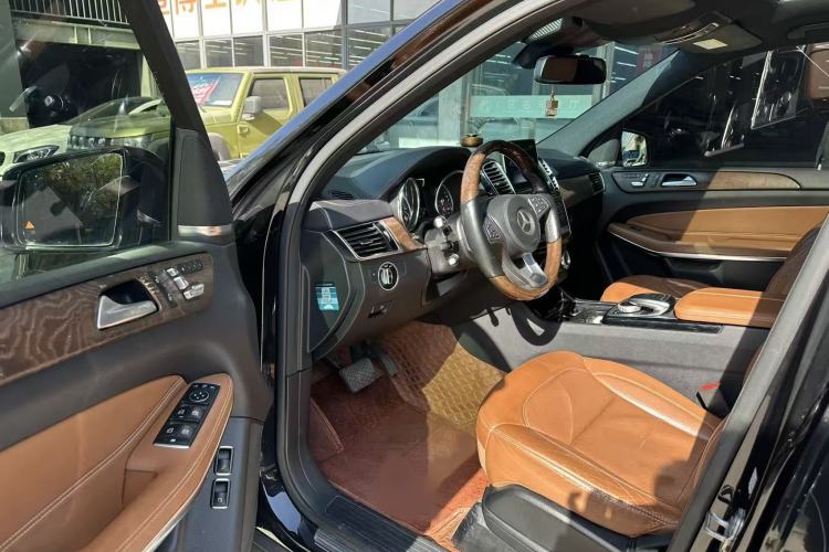 Used Mercedes-Benz GLS 2018 Facelifted GLS 500 4MATIC Interior 3