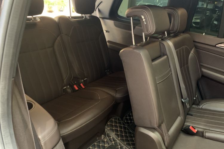 Used Mercedes-Benz GLS 2018 Refreshed GLS 400 4MATIC Dynamic Edition Interior 4
