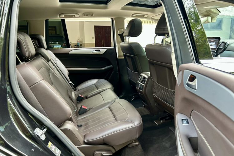 Used Mercedes-Benz GLS 2018 GLS 320 4MATIC Interior 4